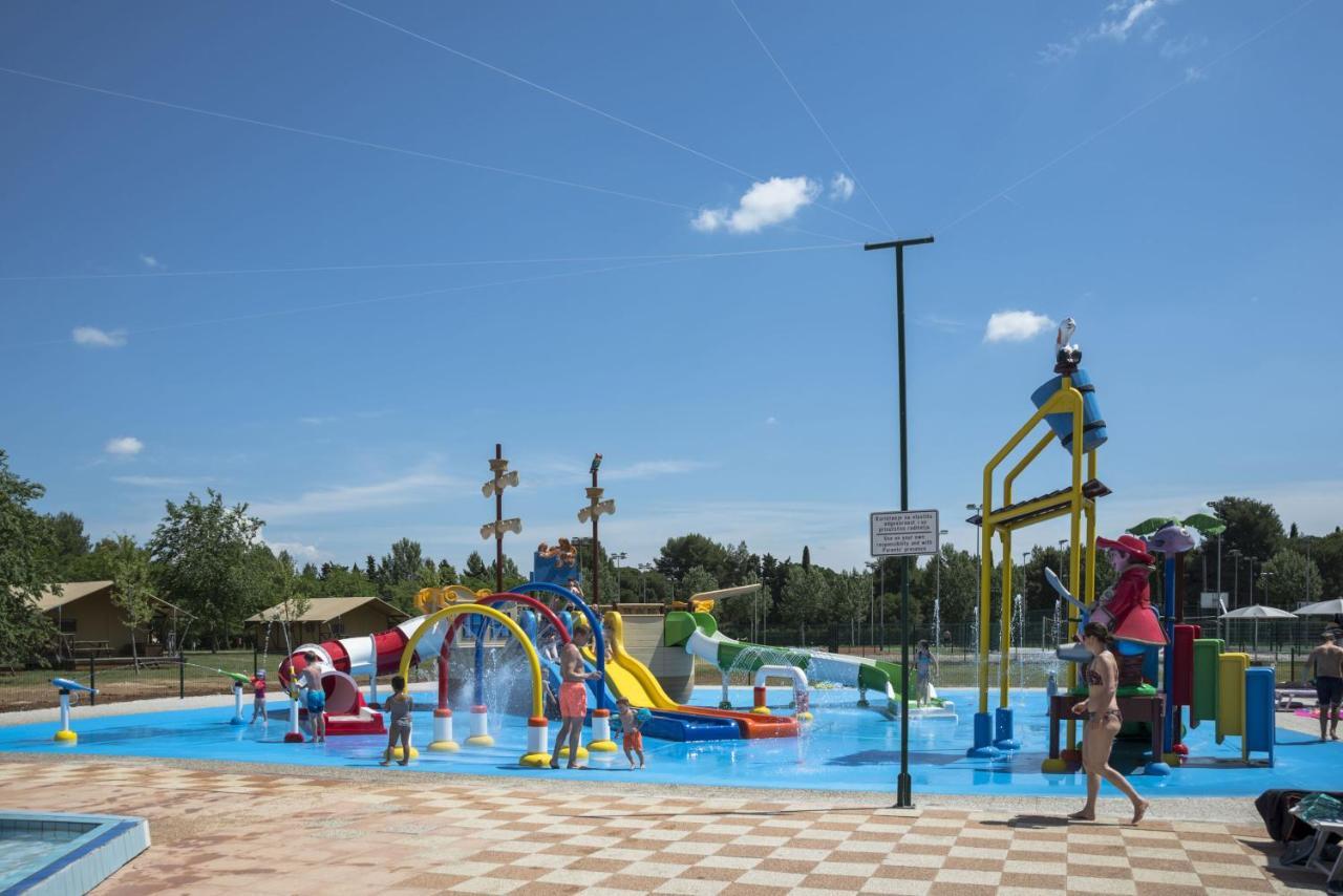 Happy Camp Mobile Homes In Centro Vacanze Bi Village فاجانا المظهر الخارجي الصورة