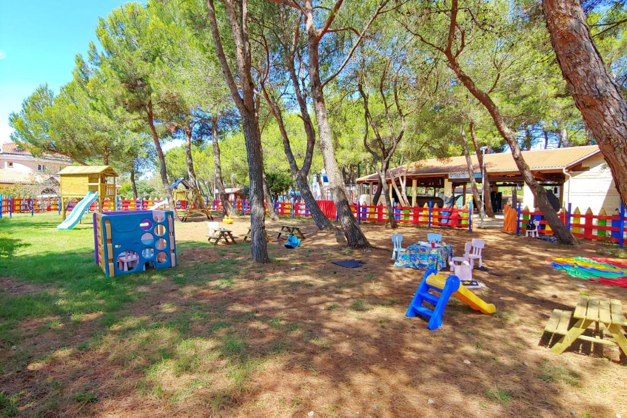 Happy Camp Mobile Homes In Centro Vacanze Bi Village فاجانا المظهر الخارجي الصورة