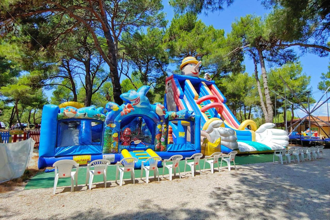 Happy Camp Mobile Homes In Centro Vacanze Bi Village فاجانا المظهر الخارجي الصورة