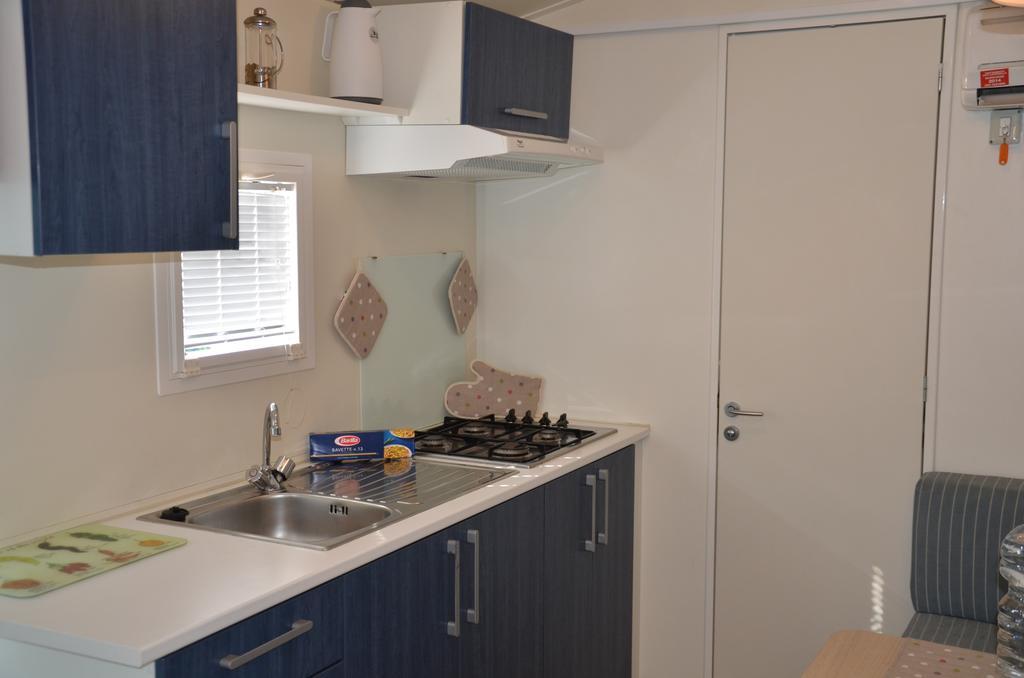 Happy Camp Mobile Homes In Centro Vacanze Bi Village فاجانا الغرفة الصورة