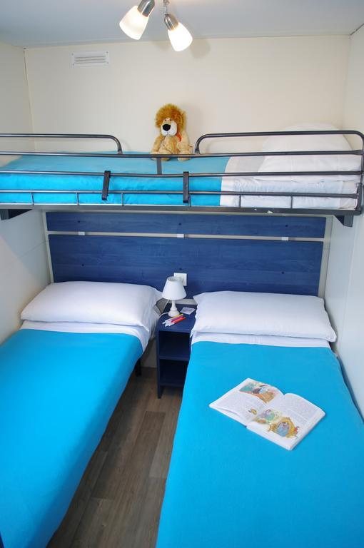 Happy Camp Mobile Homes In Centro Vacanze Bi Village فاجانا الغرفة الصورة